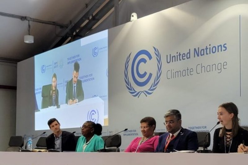 Ayush Chutani takes part in a discussion panel at COP27.
