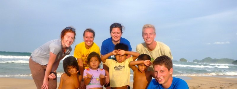 Michigan Tech students with Panamanian children on the beach.