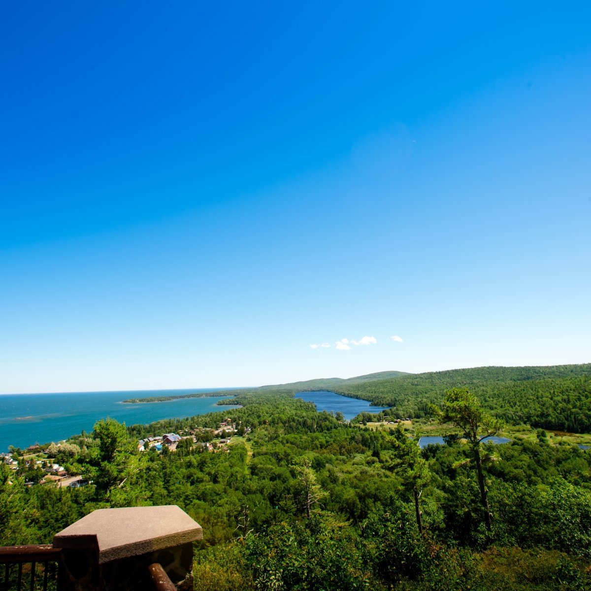 Copper Harbor overlook in the summer time with views of Lake Superior