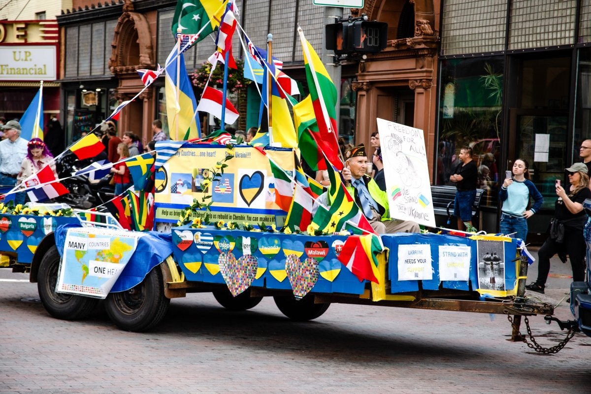 Float built by Fulbright Students Association at 2022 Parade.