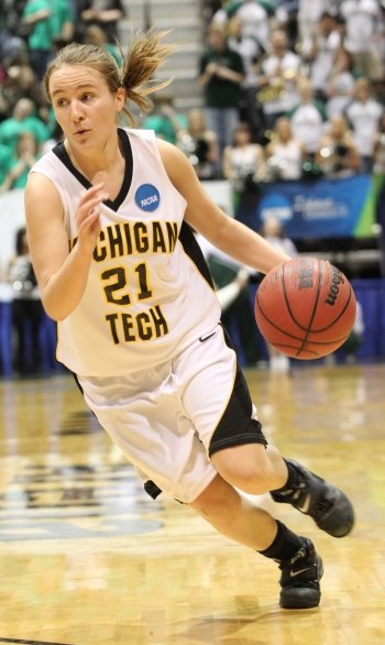 Sam Hoyt while she played for Michigan Tech.