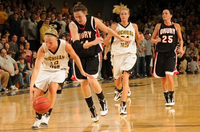 Senior Tara Ferris brings up the ball vs. Drury.