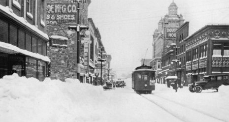 A streetcar travels a snowy Shelden Ave. in downtown Houghton. Photos reprinted with permission from Copper Country Streetcars by William J. Sproule. Book available from the publisher online at www.arcadiapublishing.com or 888-313-2665