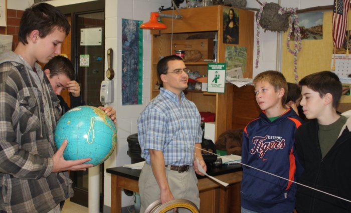 Noyce Hermanson Noyce Scholar Larry Hermanson brings the rotation of the earth to life in a Michigan classroom.
