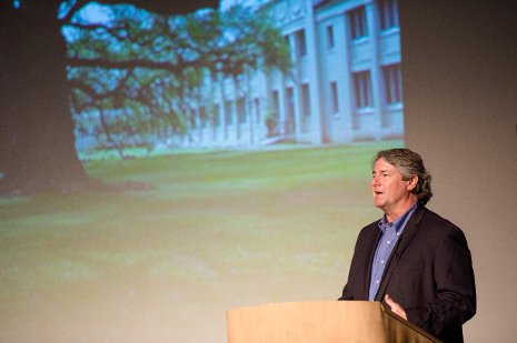 Neil White visits campus as part of the Reading as Inquiry program