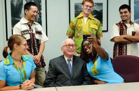 Frank Pavlis '38 visits with members of the Pavlis Institute for Global Technological Leadership at Michigan Tech.