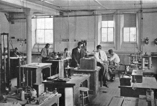 Lab with five researchers