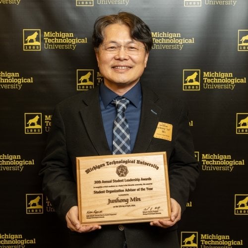 Junhong Min wins Student Organization Advisor of the Year