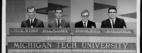 Picture of the 1964 College Bowl team.