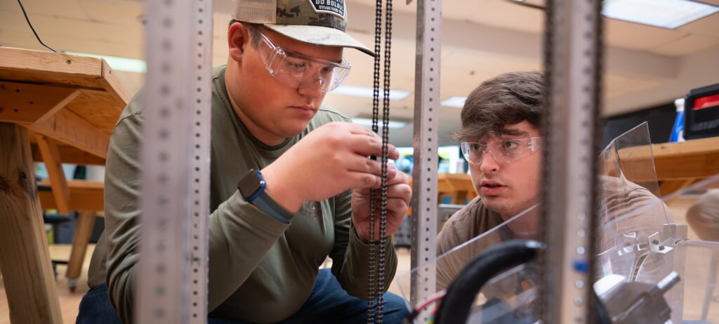 Students working on a pulley for the Robot in 3 Days project