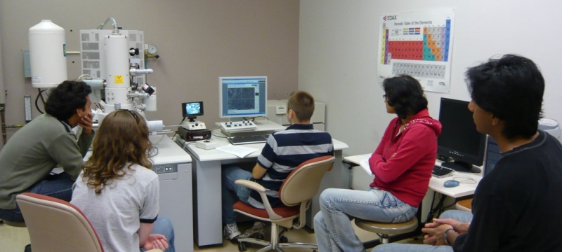 Class seated in the lab using the FE-SEM.