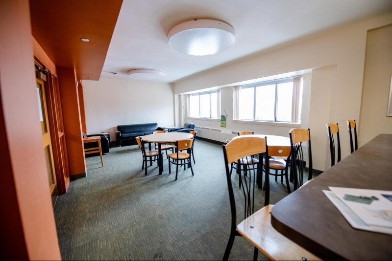 Dining area in the kitchenette.