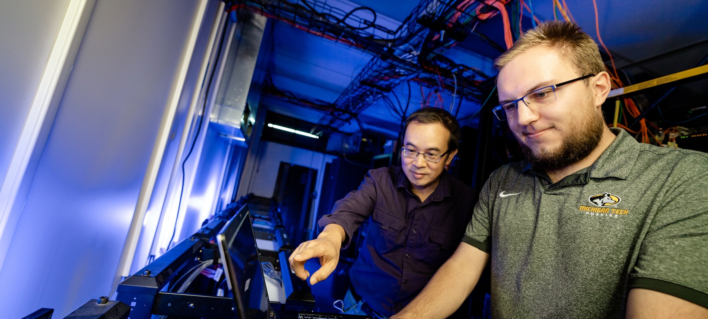 Prof. Yu Cai with a cybersecurity student
