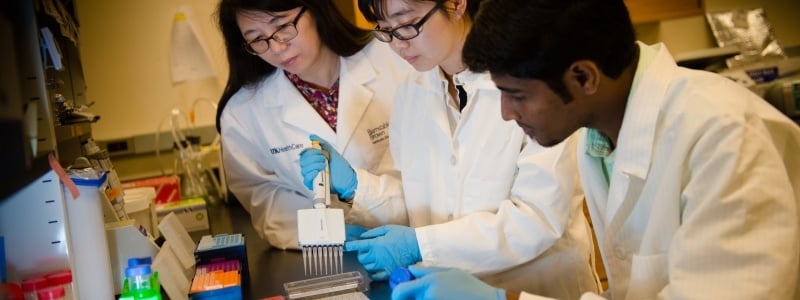 Students in lab with Xiaoqing Tang doing research