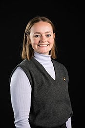 Portrait photo of Hannah Quinn