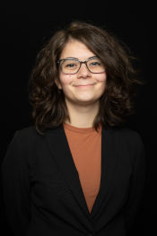 Portrait photo of Evelyn James