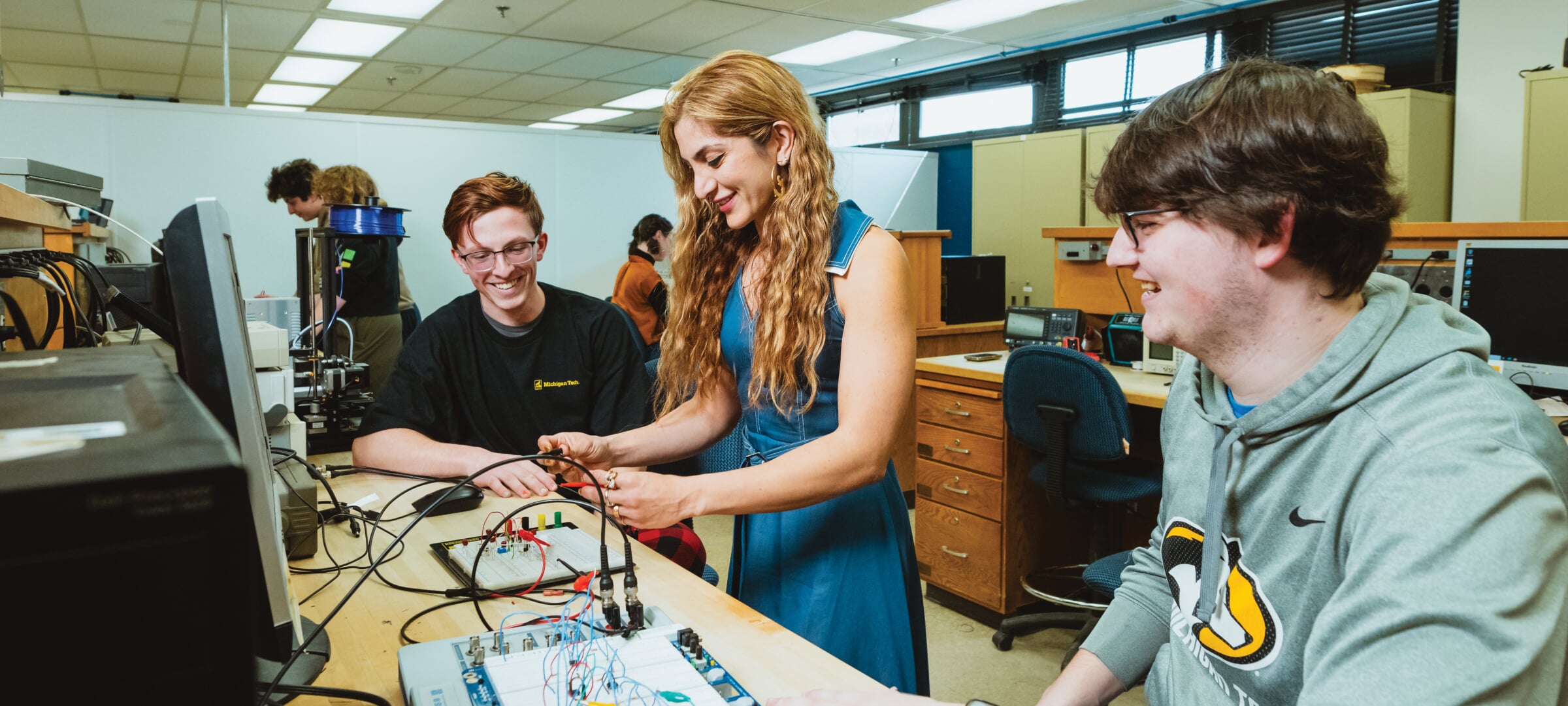 Paniz Hazaveh in an electronics class.