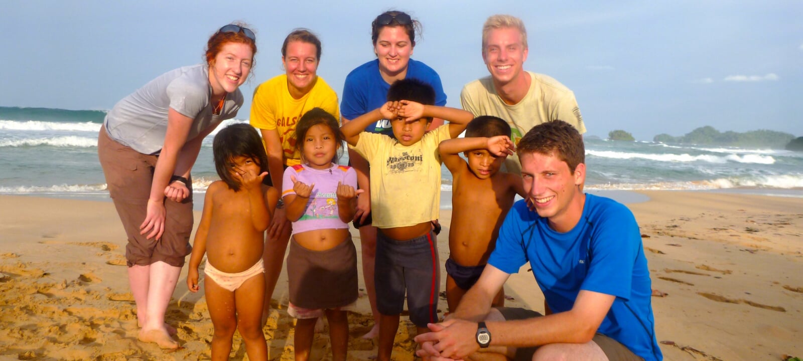 Michigan Tech students with Panamanian children on the beach.