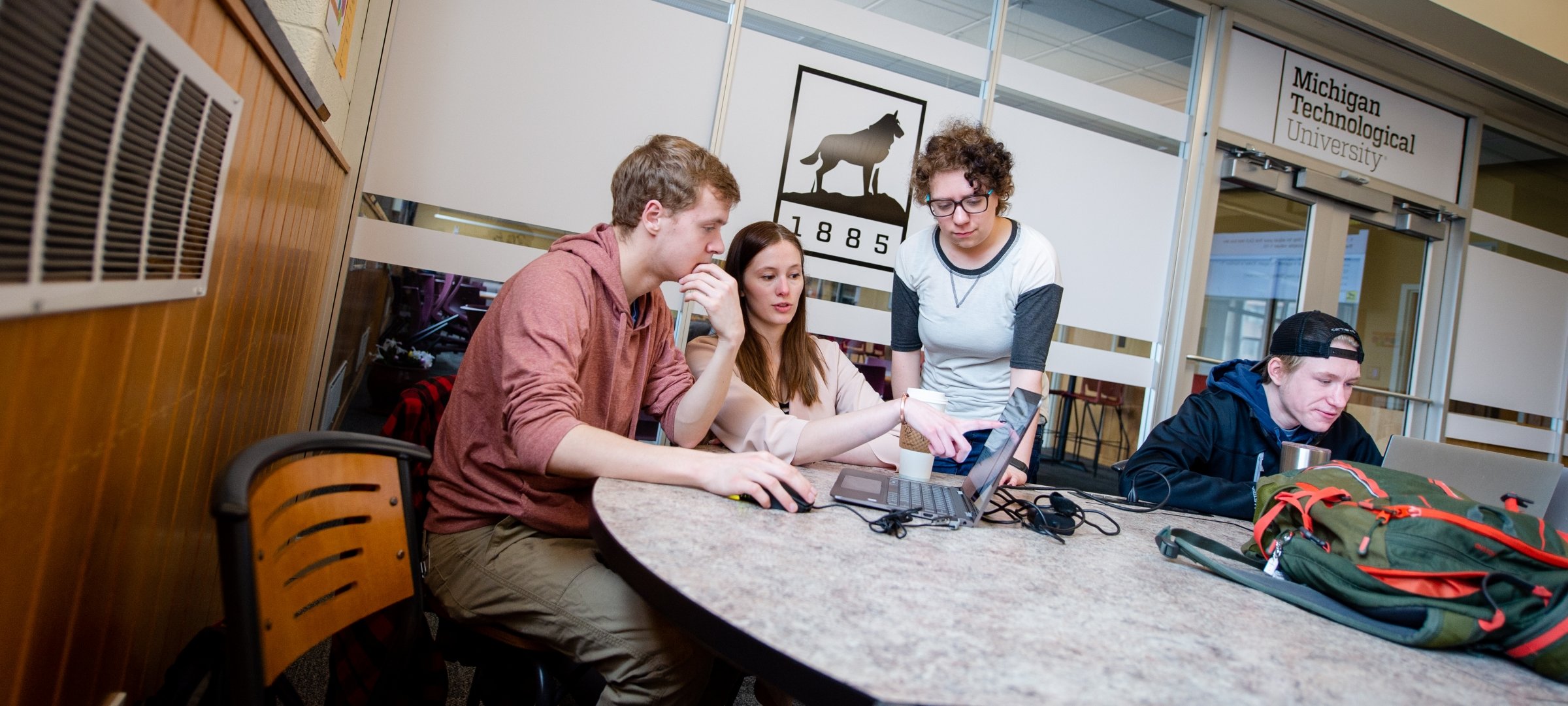 Undergraduate engineering students working with faculty in Engineering Fundamentals.