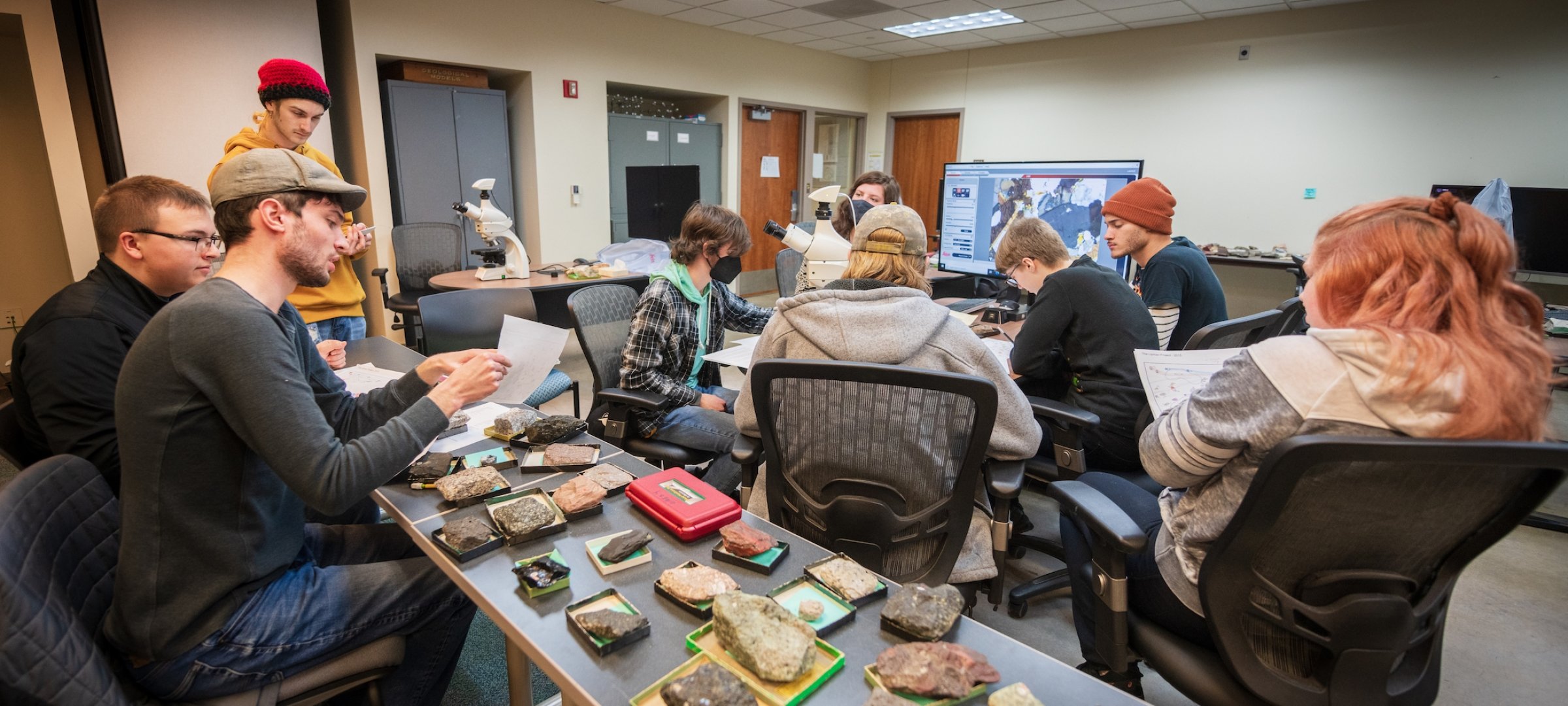 Students in geological engineering work together on geo specimens.