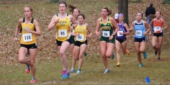 A women's collegiate cross country race.