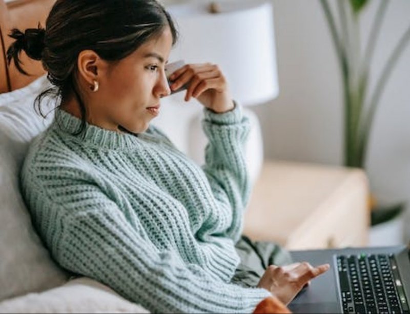 Female learner studying at home for her MEM degree.
