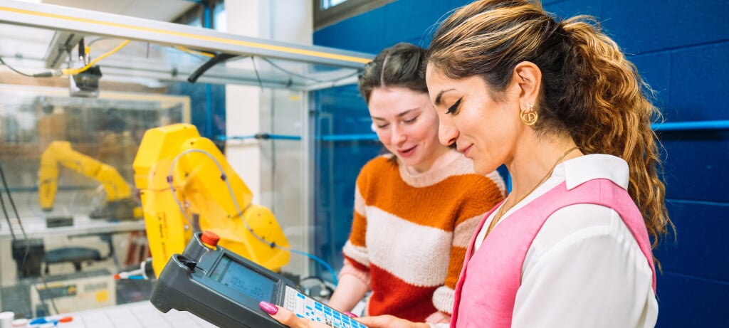 Students working in a lab