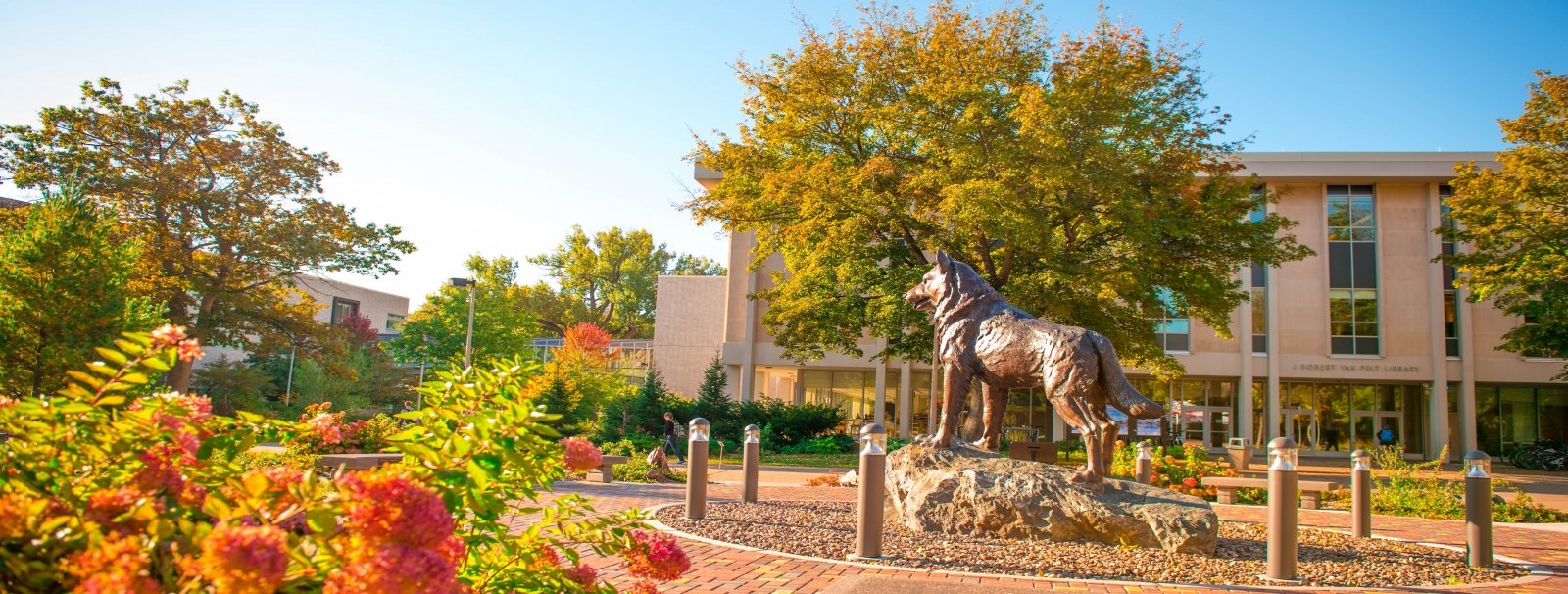 husky statue