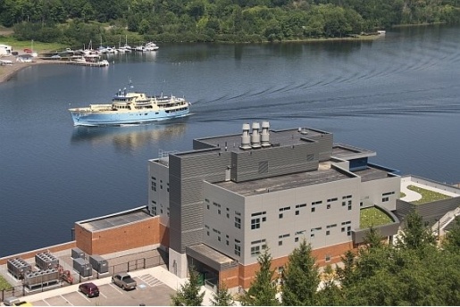 The Isle Royal Queen ship passing by the GRLC