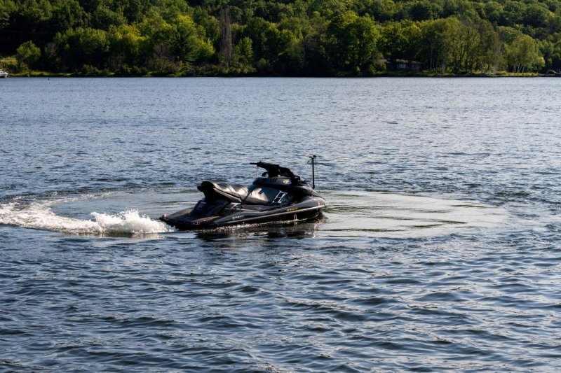 Autonomous Waverunner doing a donut! 