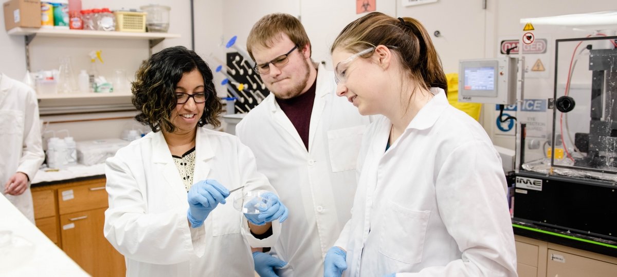 smitha rao one of the T32 preceptors in her lab with students