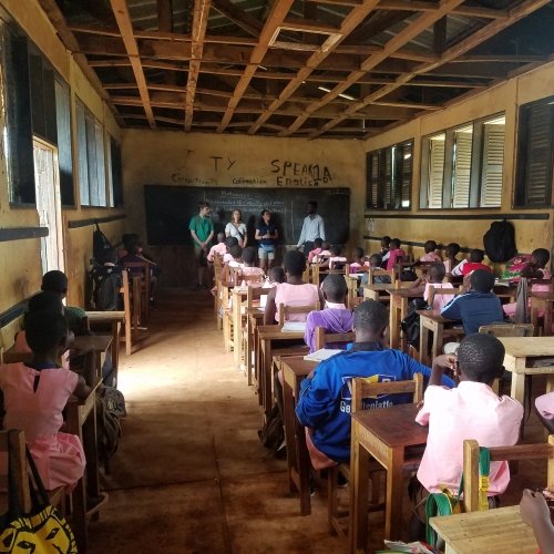 Students volunteering in a classroom on an immersion trip
