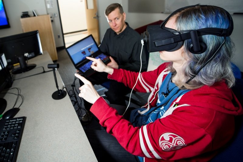 a student uses a VR headset 