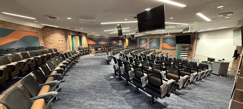 M&M U115 view from side