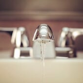 Sink with running water.