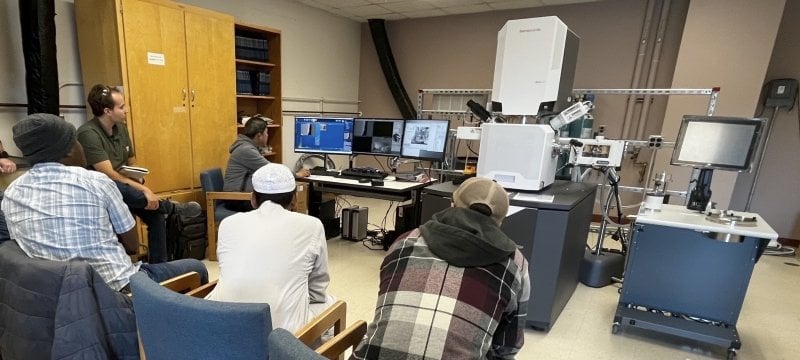 Thermofisher Apreo 2 in the Lab being presented to a group of people