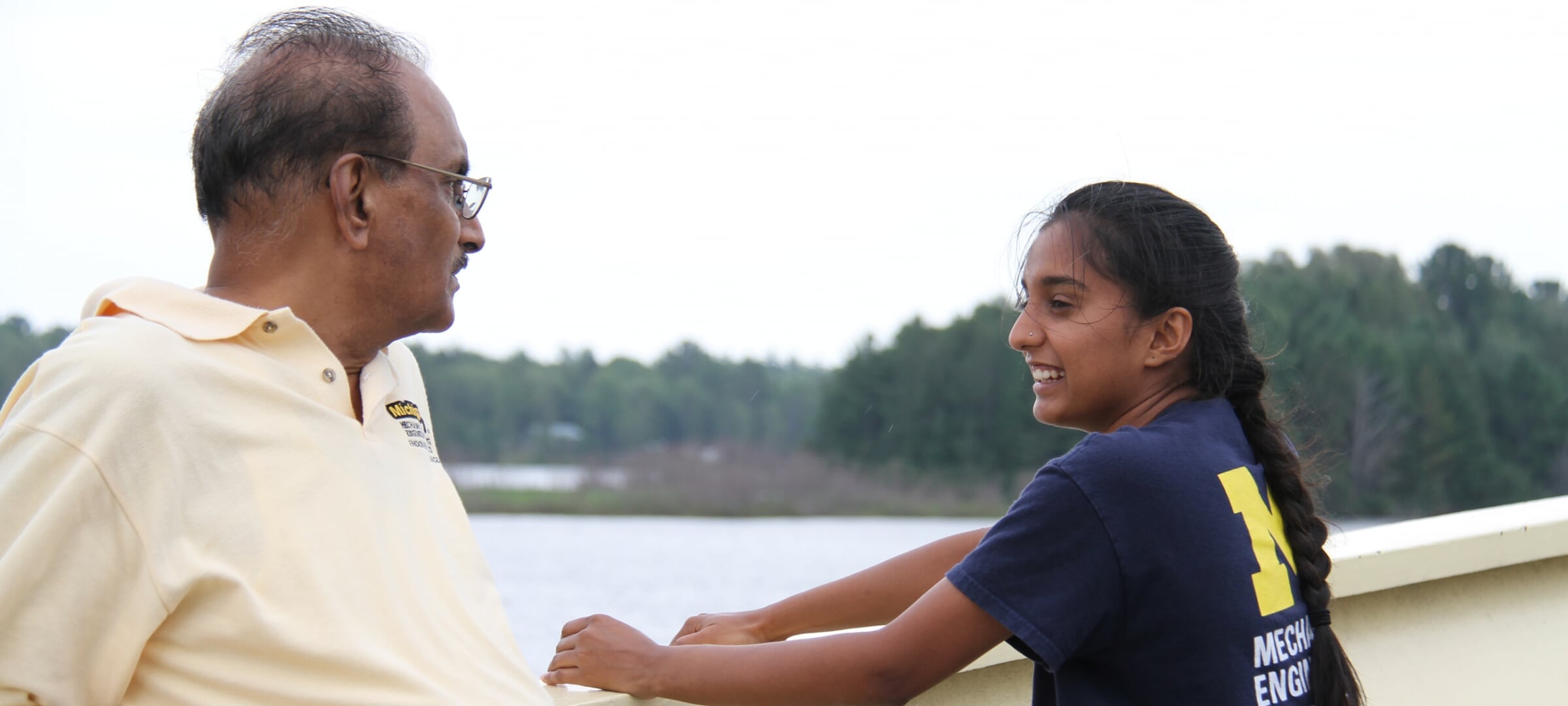 Younger and older alumni together on the boat cruise.