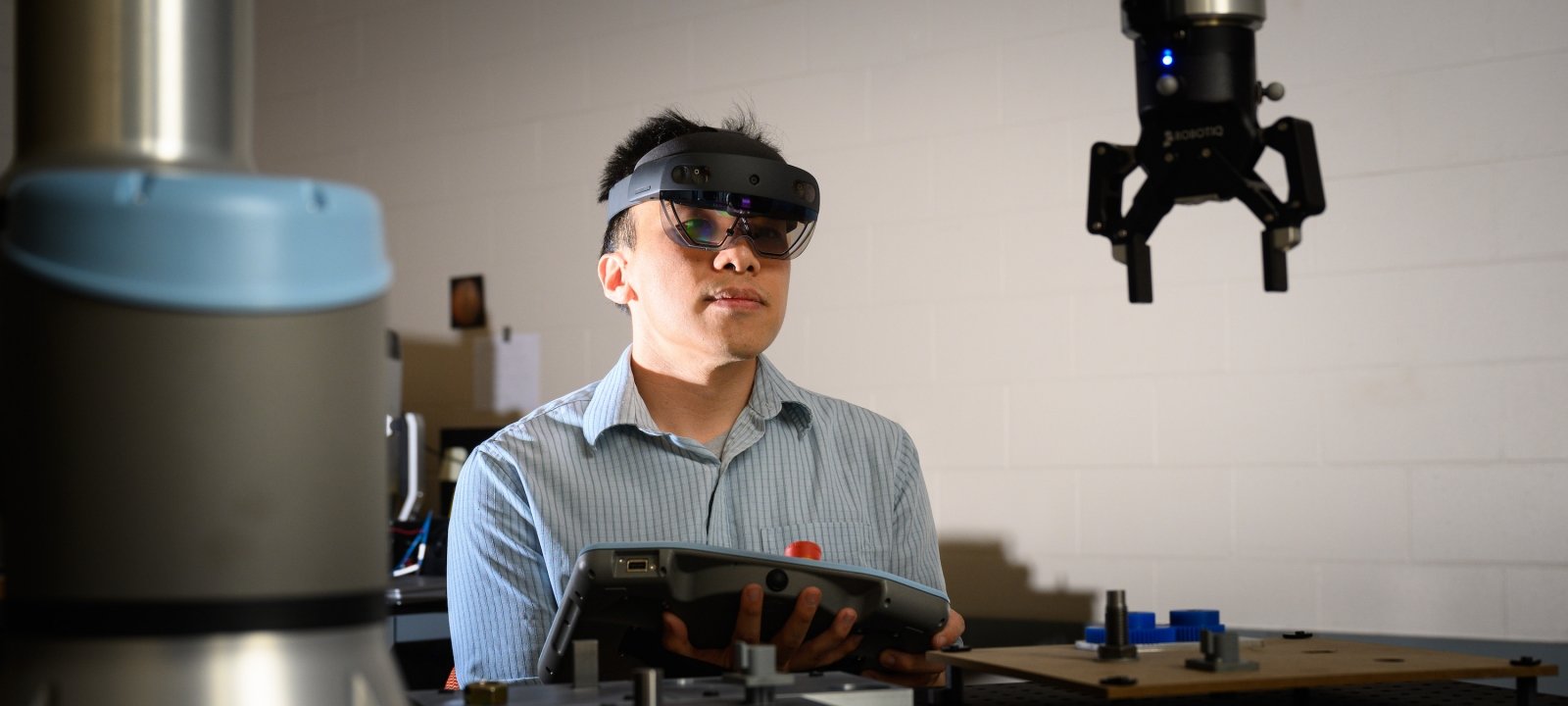 Vinh Nguyen in a lab.