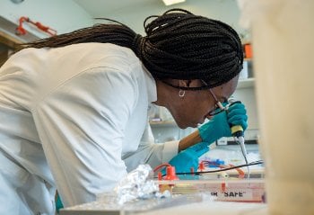 Bianca Jones, a biochemistry major from University of Detroit Mercy, works on biosensor tech. 