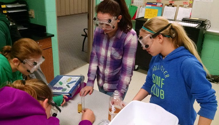 Middle-school students learn science the Mi-STAR way.