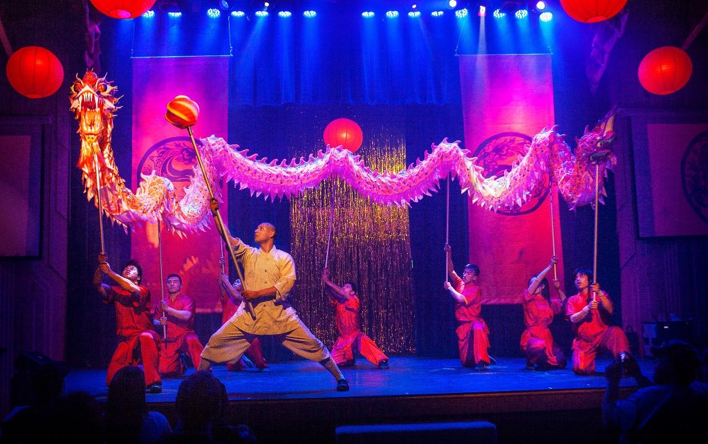 China Gold presents a spectacle of acrobatics, martial arts and dance.