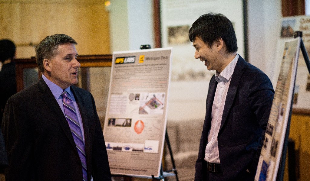 Jim Walker of General Motors talks with PhD student Xiucheng (Sheldon) Zhu about the work he is doing for the Advanced LD Engine Consortium.