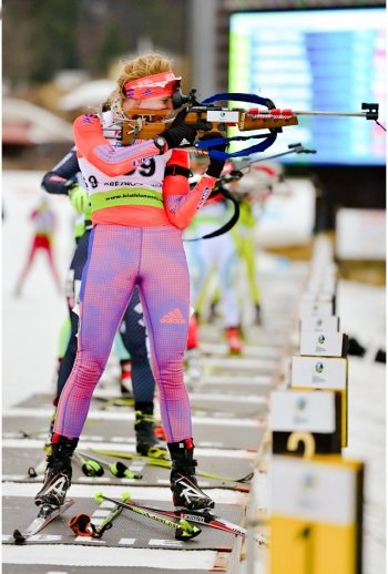 Amanda Kautzer fires a rifle during biathlon competition