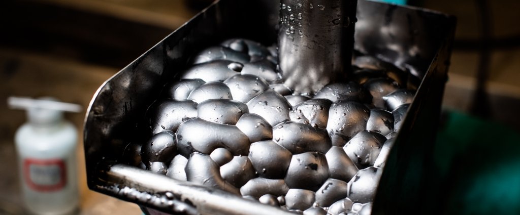 Silver graphite bubbles.