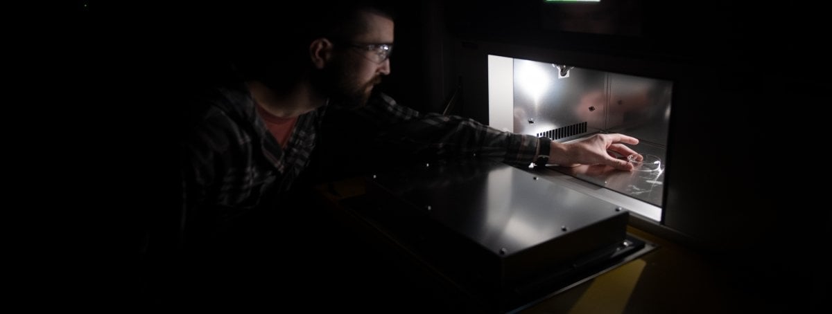 A sunlight simulator is now available to researchers at Michigan Technological University through the Research Excellence Fund – Infrastructure Enhancement (REF-IE) grant. A student utilizing the sunlight simulator, the only lighting in the photo is provided by the simulator.
