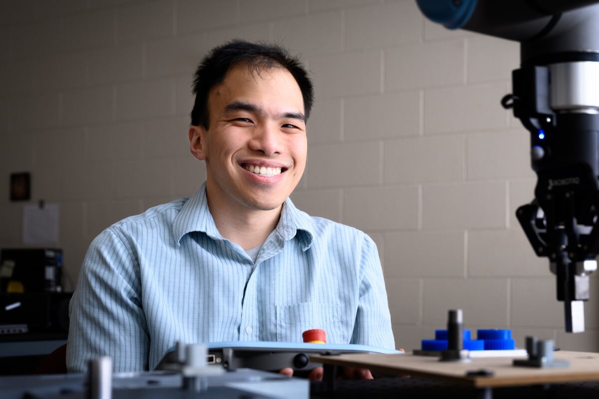 Vinh Nguyen, assistant professor of mechanical engineering-engineering mechanics and MTU Manufacturing Day coordinator in his lab.