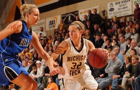 Angela Guisfredi drives around a defender.