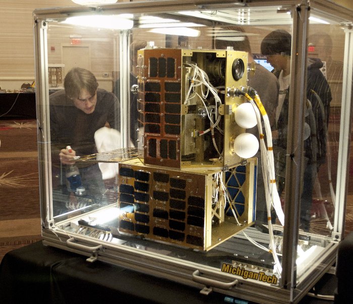 Gareth Johnson puts the finishing touches on the Oculus-ASR display case at Nanosat 6.