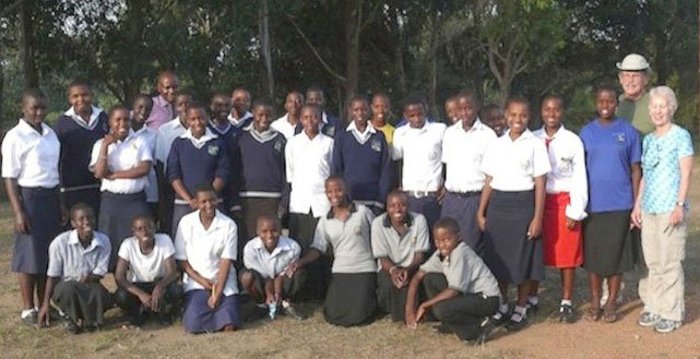 Bwindi schoolchildren with Jim and Jan Tanis.