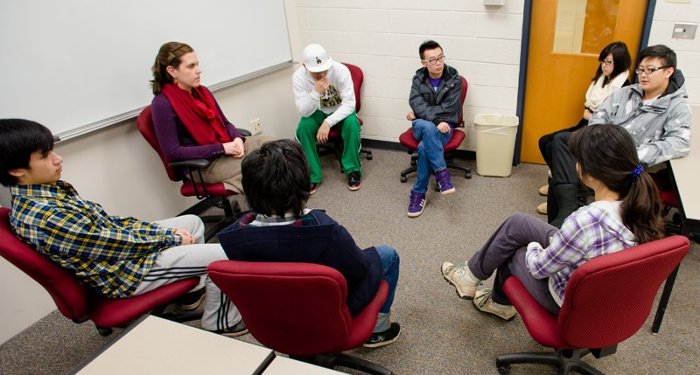 Clare Zuraw (second from left) leads the ESL writing class discussion.